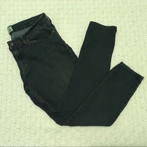 Levis Strauss Signature Women Skinny 16 Short Jean